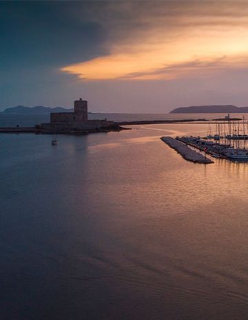 Aperitivo al tramonto in barca alle Egadi